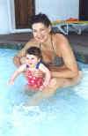 Jessica_Umhlanga_Pool_Mom.JPG (17970 bytes)